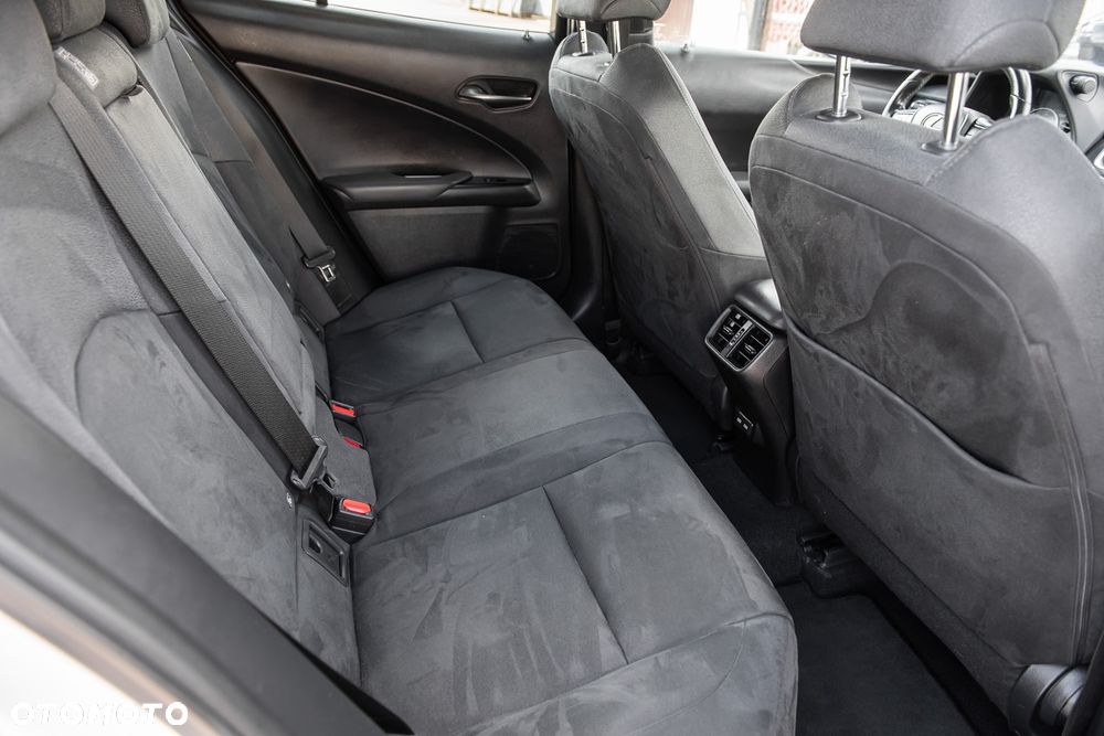 Lexus UX 200 - 28
