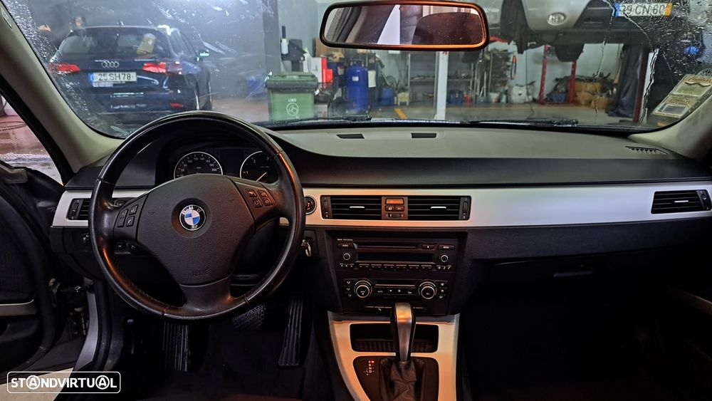 BMW 320 d Touring LifeStyle Auto - 31