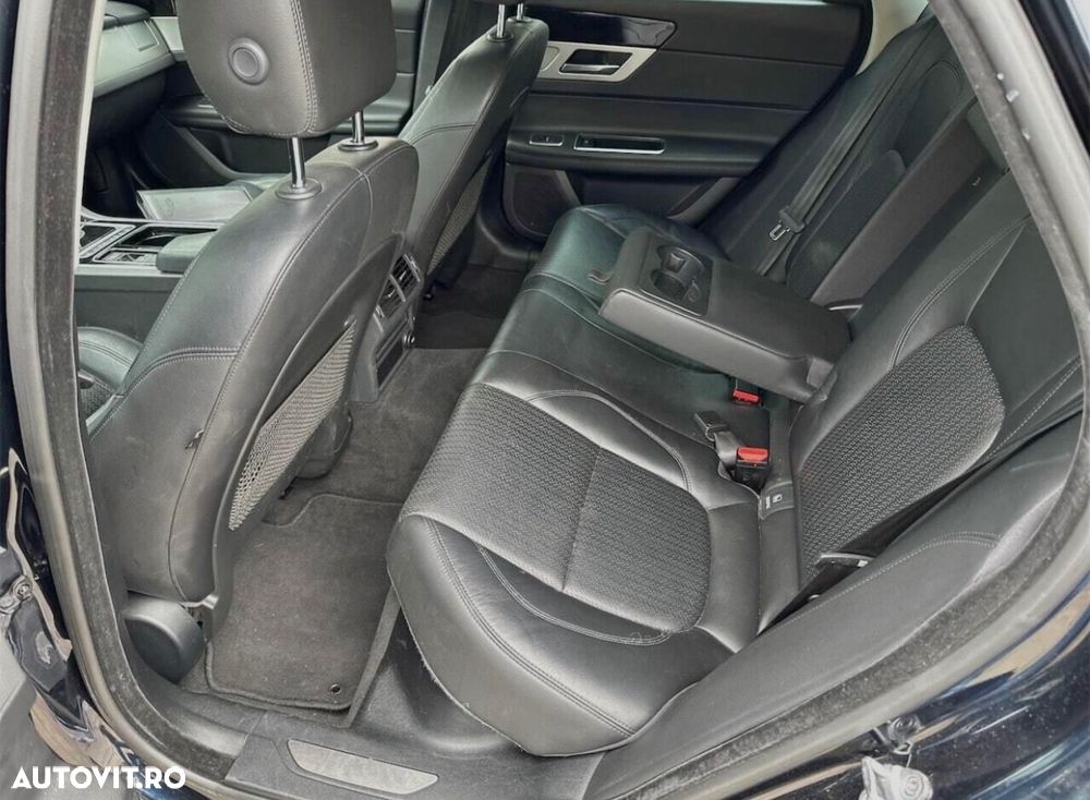 Jaguar XF 2.0 Portfolio - 8