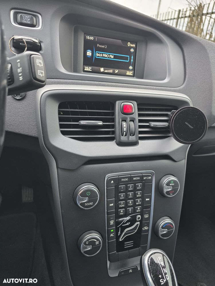 Volvo V40 D2 Aut. Momentum - 10