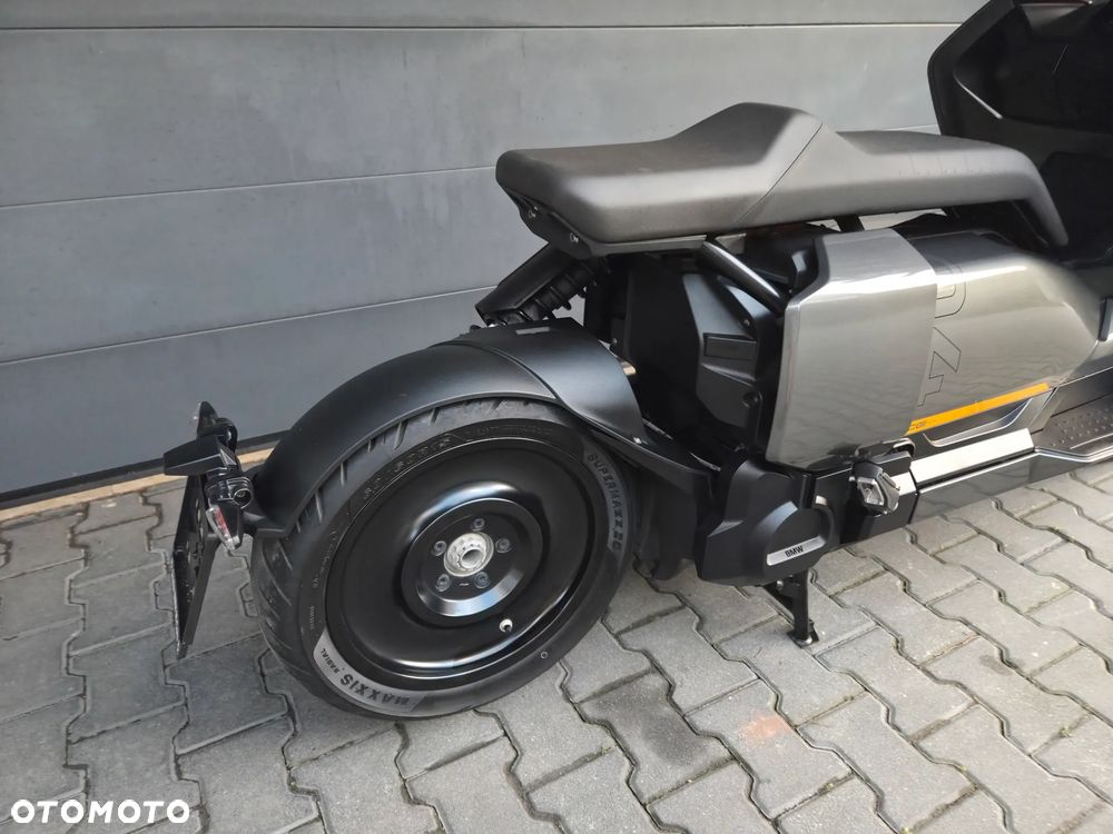BMW CE 04 - 12