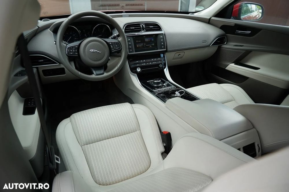 Jaguar XE - 14