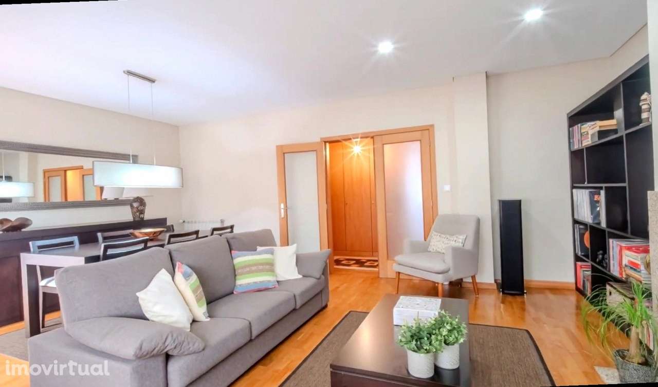 Apartamento T2 com varanda, garagem e ar condicionado - Grande imagem: 2/19