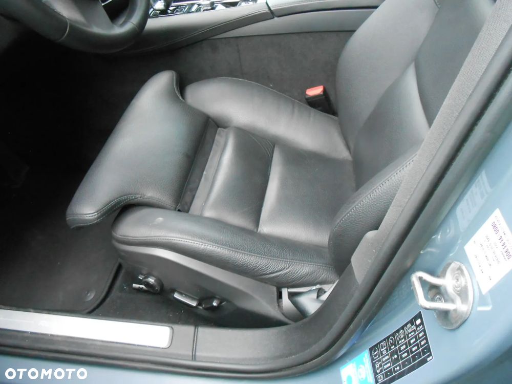 Volvo V60 T8 AWD Ultra Dark - 4