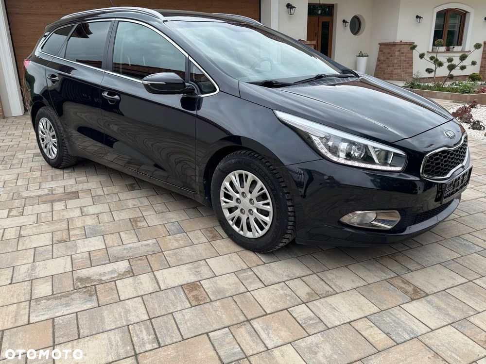 Kia Ceed 1.6 GDI Fifa World Cup Edition - 4