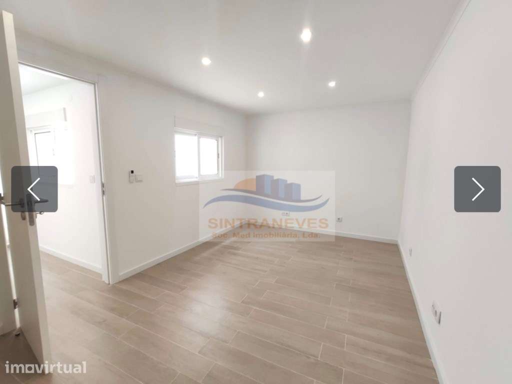 T1+2 com Terraço Totalmente Remodelado | Buraca | 295.000€ - Grande imagem: 2/16