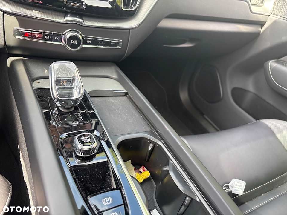 Volvo XC 60 T6 AWD Recharge Geartronic RDesign - 18