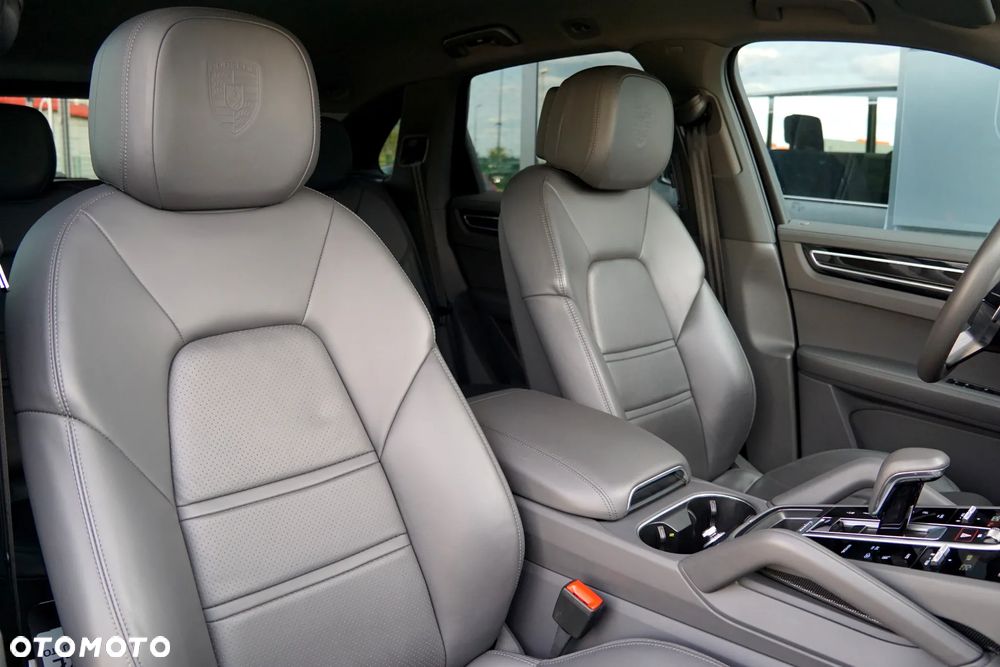 Porsche Cayenne Standard - 21