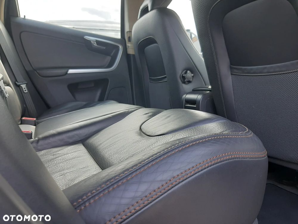 Volvo XC 60 D5 AWD Momentum - 24