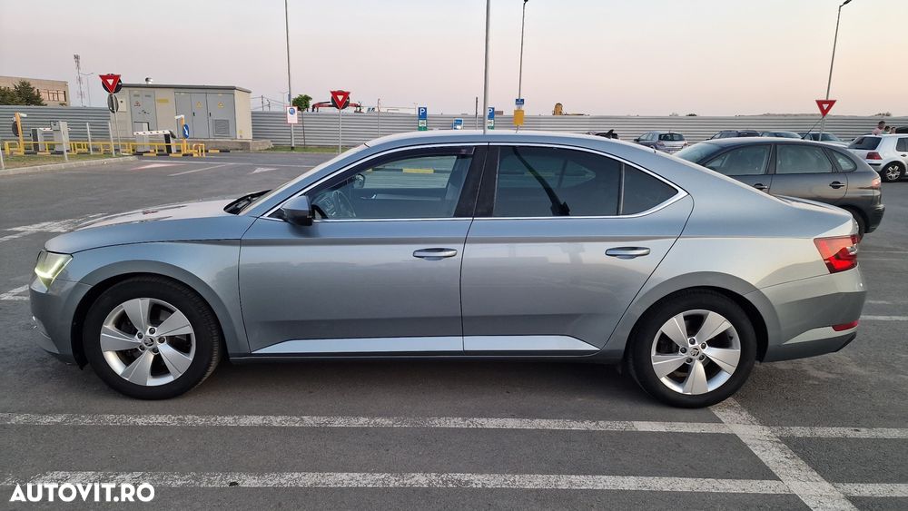 Skoda Superb 2.0 TDI DSG 4X4 Style - 6