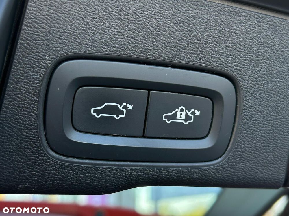 Volvo XC 60 B4 B Momentum - 10
