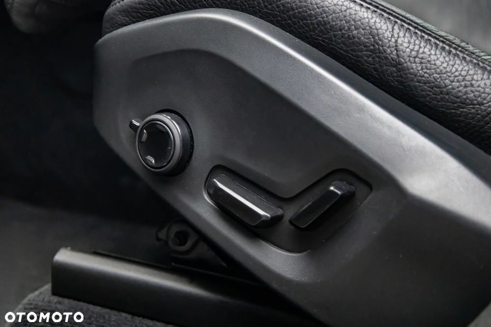 Volvo XC 60 T6 Plug-In Hybrid AWD Plus Bright - 26