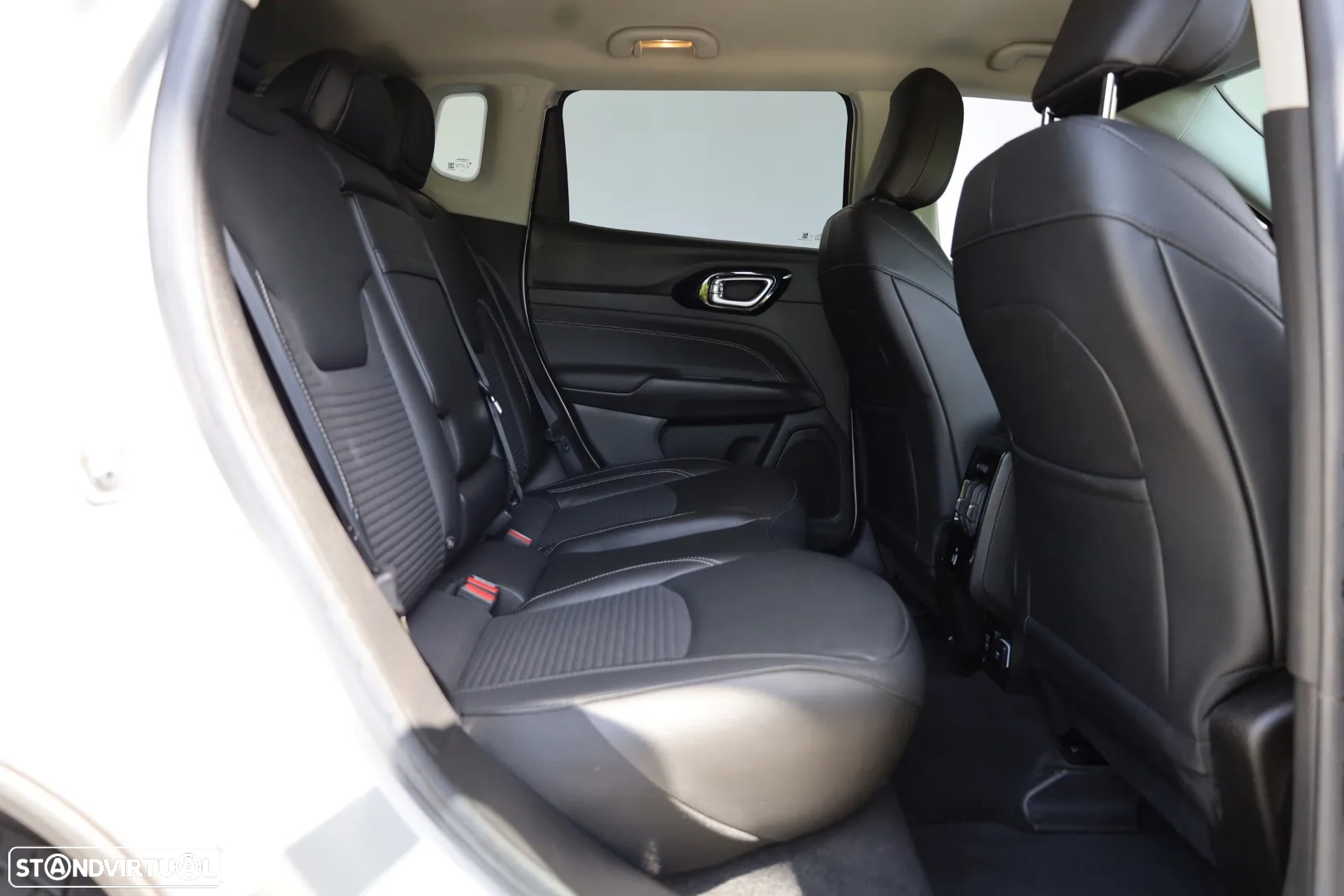 Jeep Compass 1.3 T Limited - 35