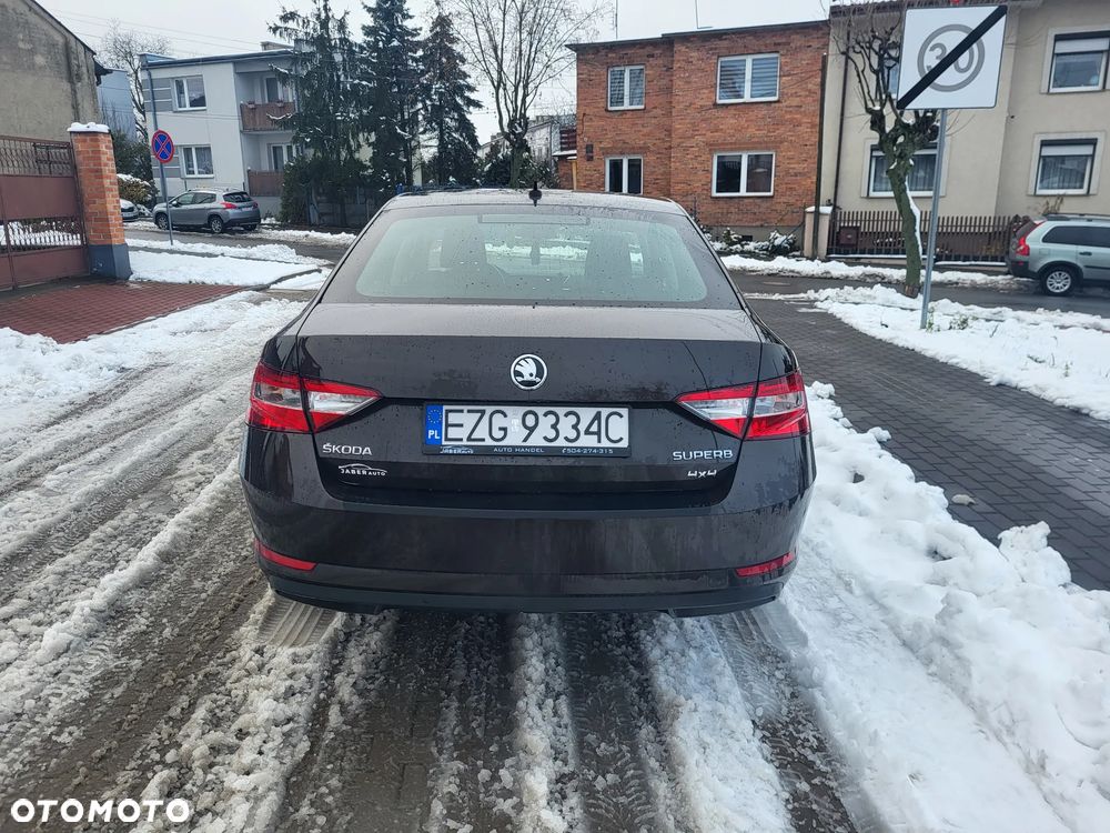 Skoda Superb 2.0 TDI 4x4 Premium Edition - 9