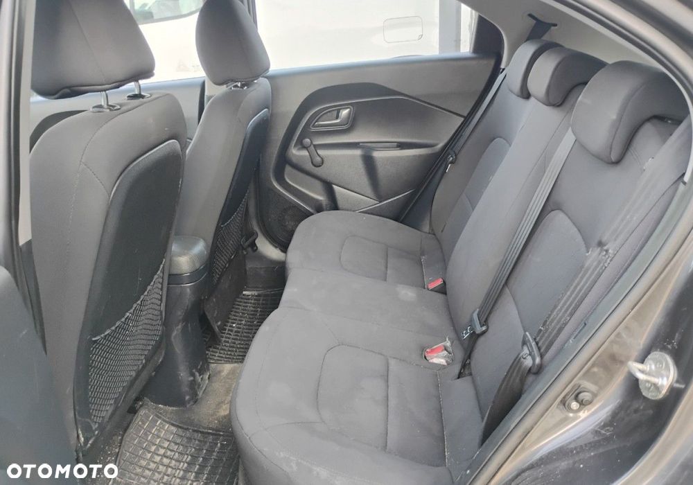 Kia Rio - 10