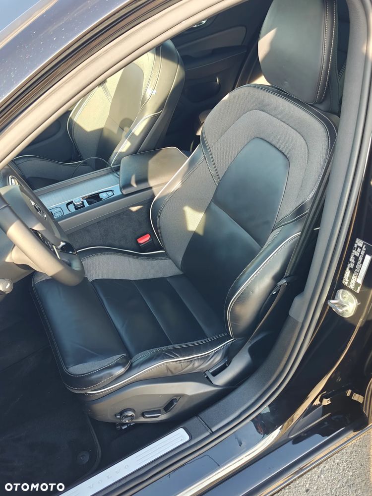 Volvo S60 B5 B AWD Plus Dark - 19