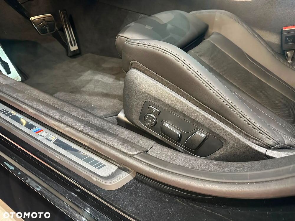 BMW M3 Competition M xDrive - 21
