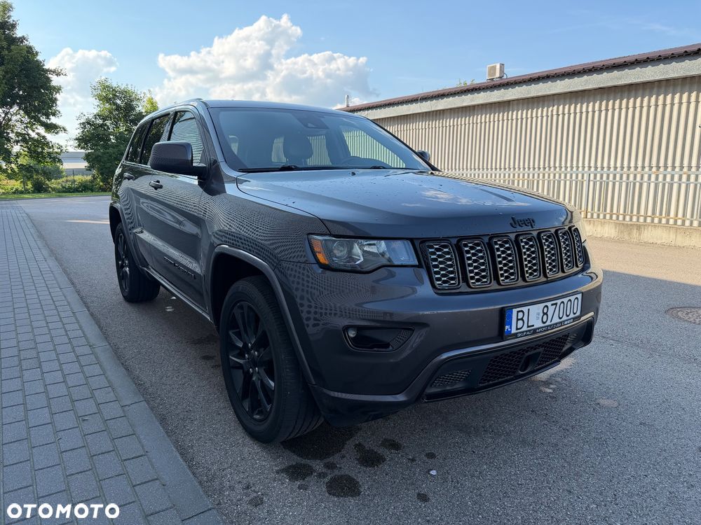 Jeep Grand Cherokee - 31