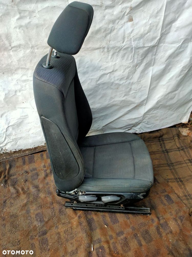 fotel siedzenie prawy przód e87 lift 5drzwi - 6