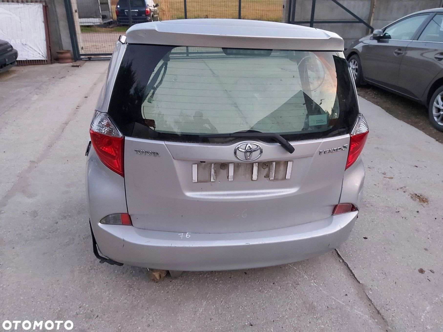 Toyota VERSO S Klapa tył pas tylny ćwiartka - 2