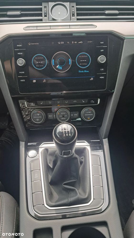 Volkswagen Passat 2.0 TDI BMT Highline - 12