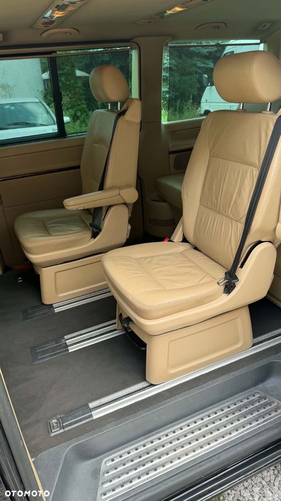 Volkswagen Multivan - 10
