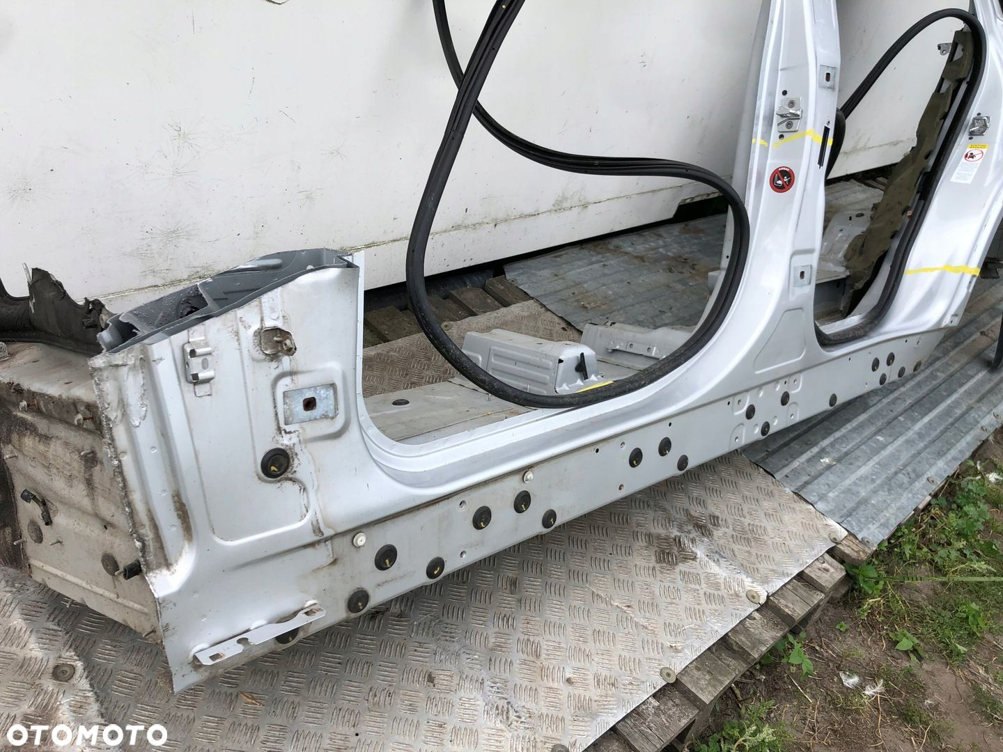 E70 X5 prog slupek lewy 354/7 TITANSILBER ladny - 3