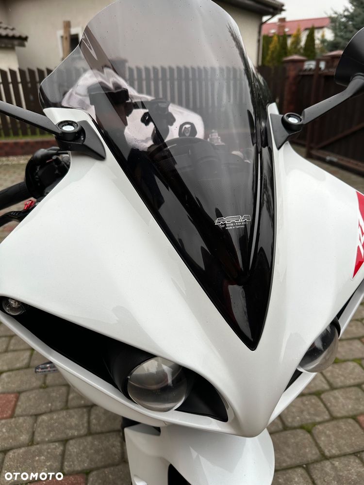 Yamaha R1 - 3