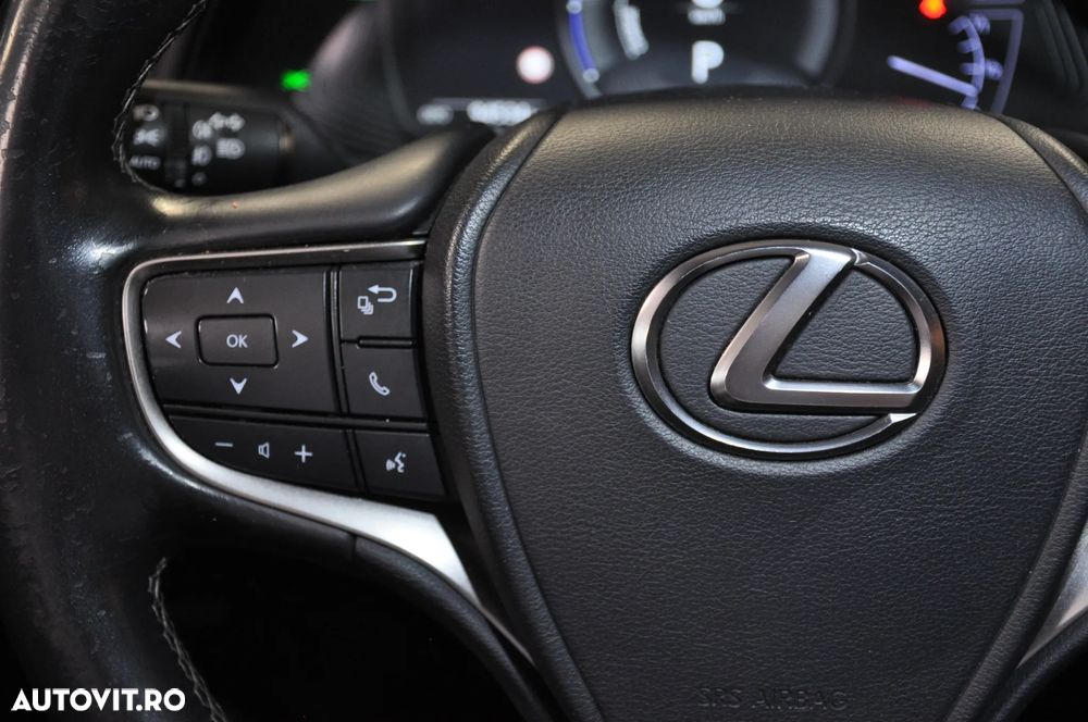 Lexus UX 250h FWD Executive - 13