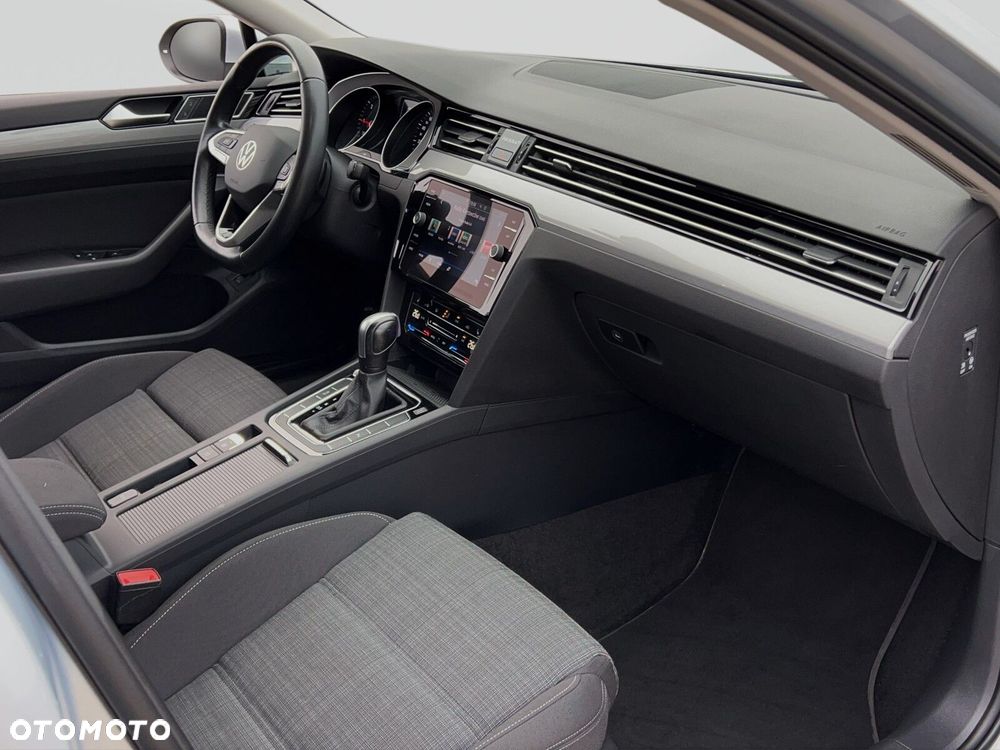 Volkswagen Passat - 16