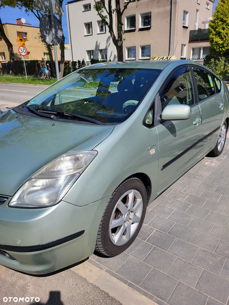 Toyota Prius - 4