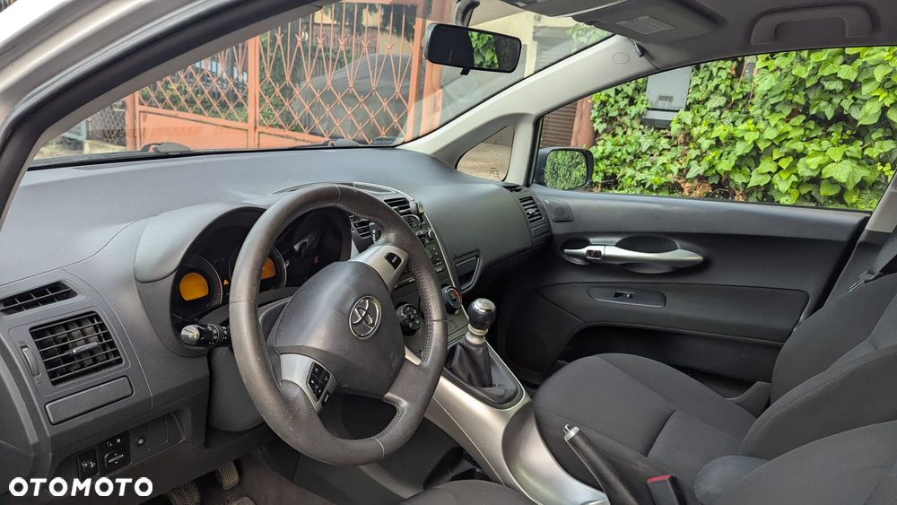 Toyota Auris 1.6 Terra - 5
