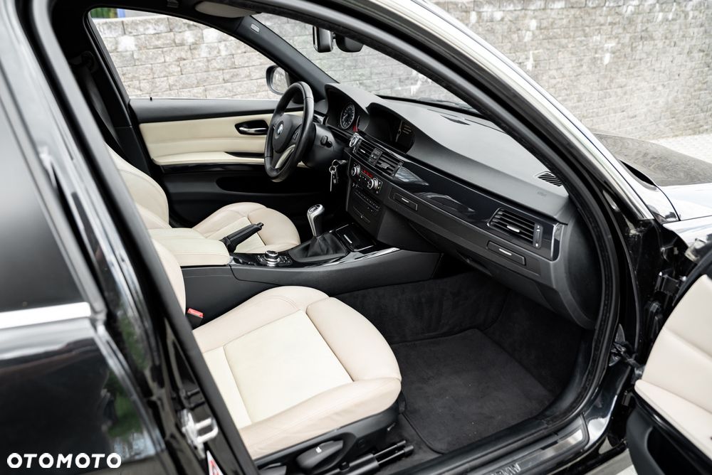 BMW Seria 3 325i xDrive Edition Exclusive - 21