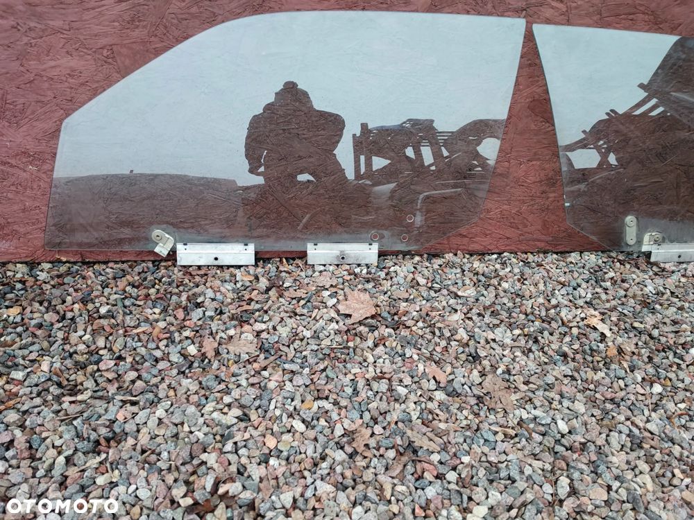 BMW E36 COUPE / CABRIO ORYGINALNE SZYBY BOCZNE ( DRZWI ) LEWA / PRAWA W BDB STANIE O NR. 1 977 514 / 8 201 041 OEM - 2