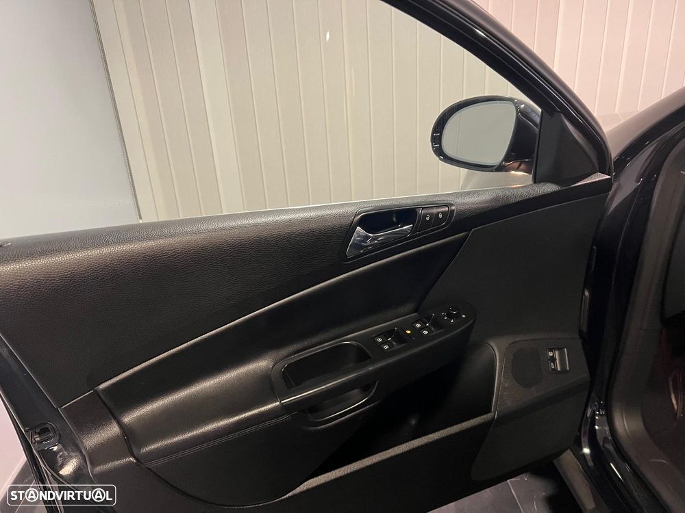 VW Passat Variant 2.0 TDi Sportline - 18