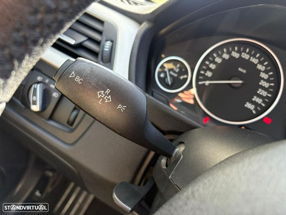 BMW 318 d Auto - 23