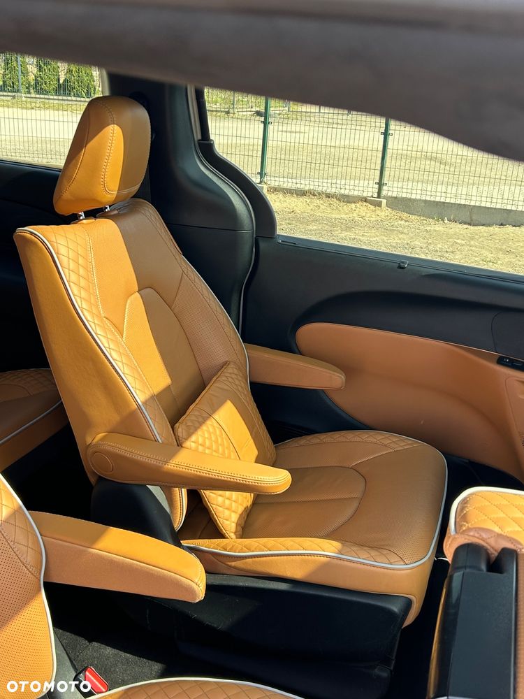 Chrysler Pacifica - 13