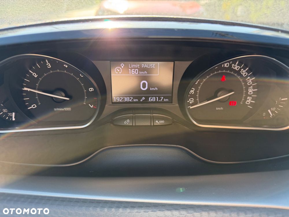 Peugeot 208 1.2 PureTech GPF Allure S&S - 12