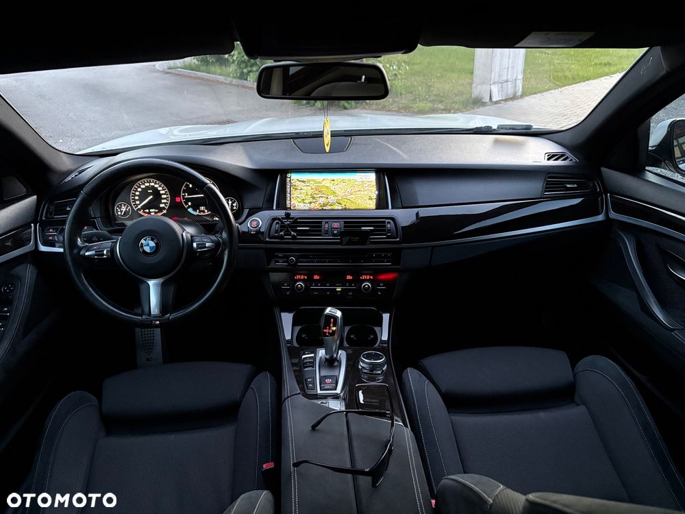 BMW Seria 5 525d xDrive - 17