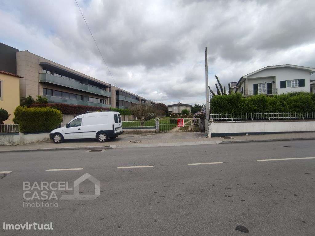 Oportunidade Única de Investimento em Zona Nobre de Barcelinhos - B... - Grande imagem: 2/26