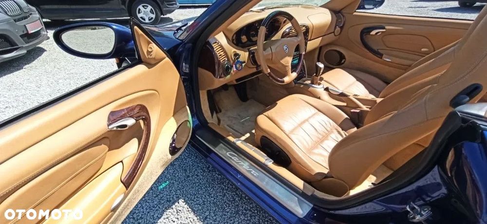 Porsche 911 Carrera 4 - 12