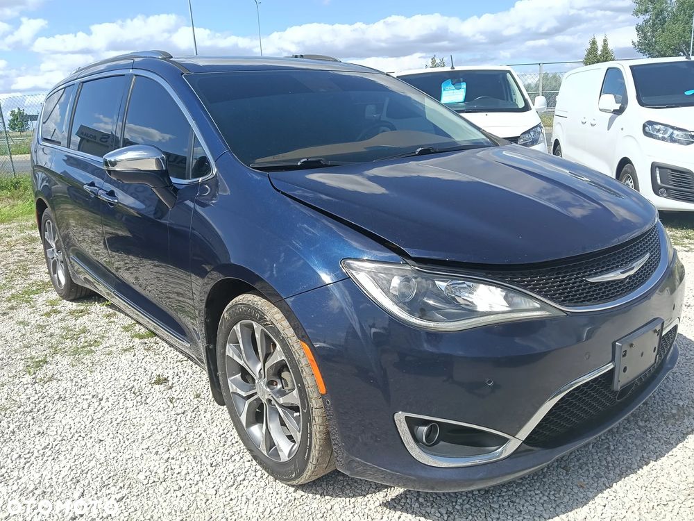 Chrysler Pacifica - 4