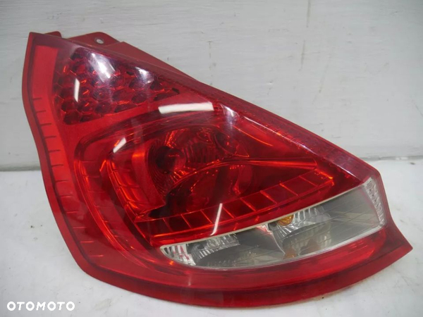 FIESTA MK7 LAMPA PRAWA tył europa oryginał