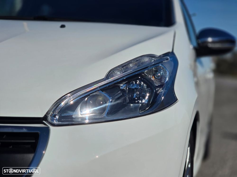 Peugeot 208 1.2 PureTech Style - 24