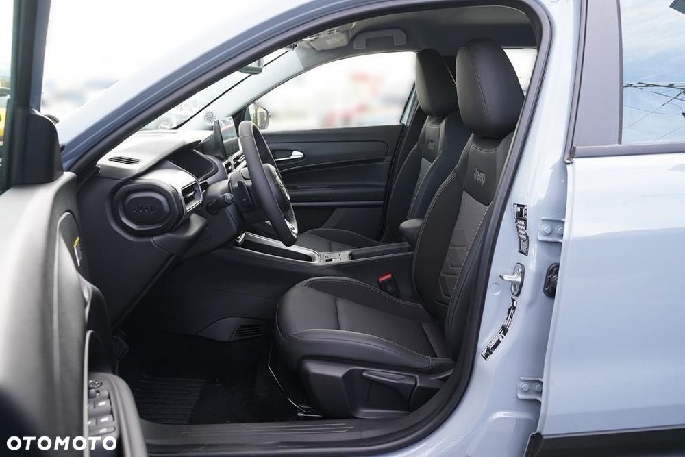 Jeep Avenger 1.2 T3 mHEV Altitude FWD eDCT6 - 12