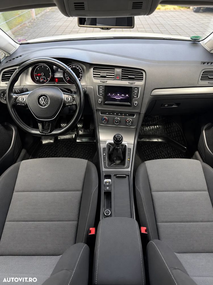 Volkswagen Golf - 6