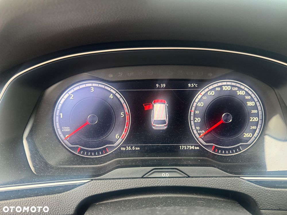 Volkswagen Passat - 11