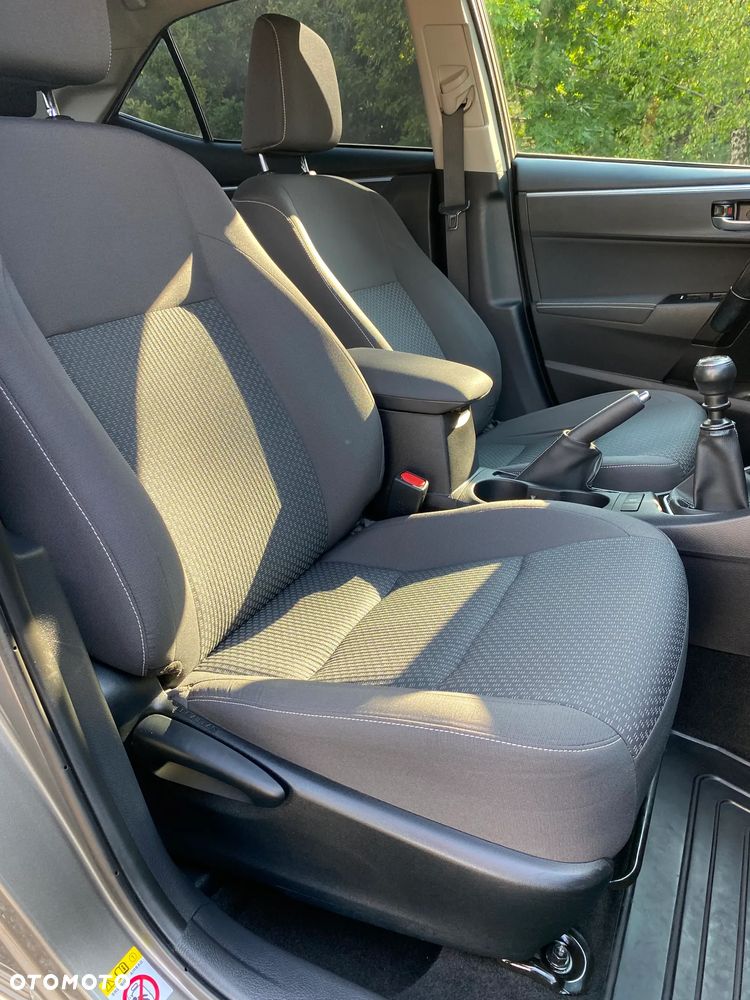 Toyota Corolla 1.6 Comfort - 9