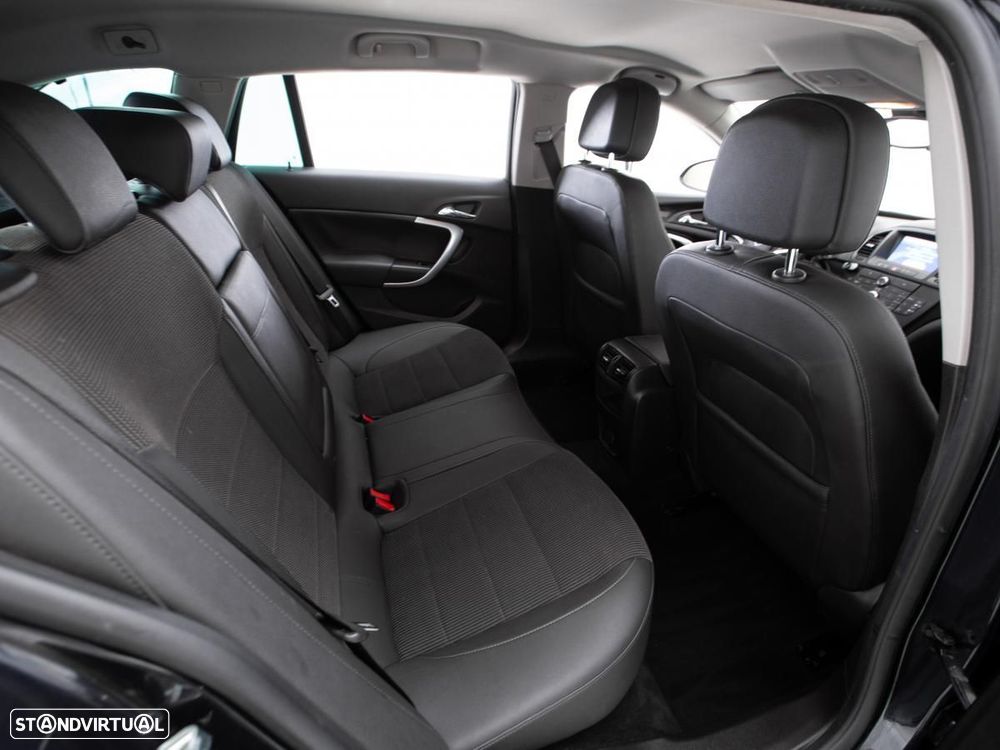 Opel Insignia Sports Tourer - 11