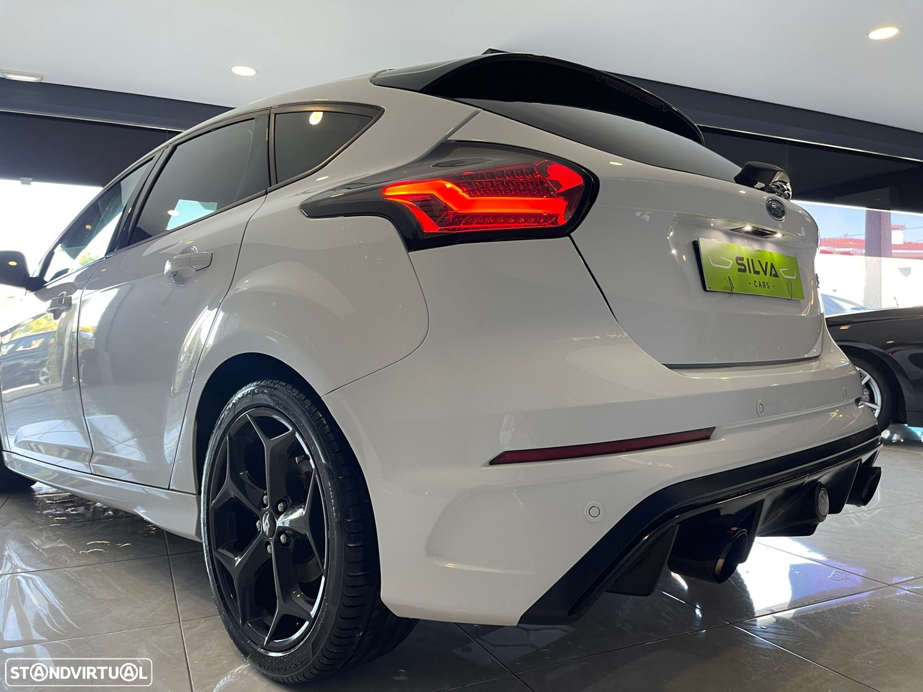 Ford Focus 2.0i ST-2 - 11